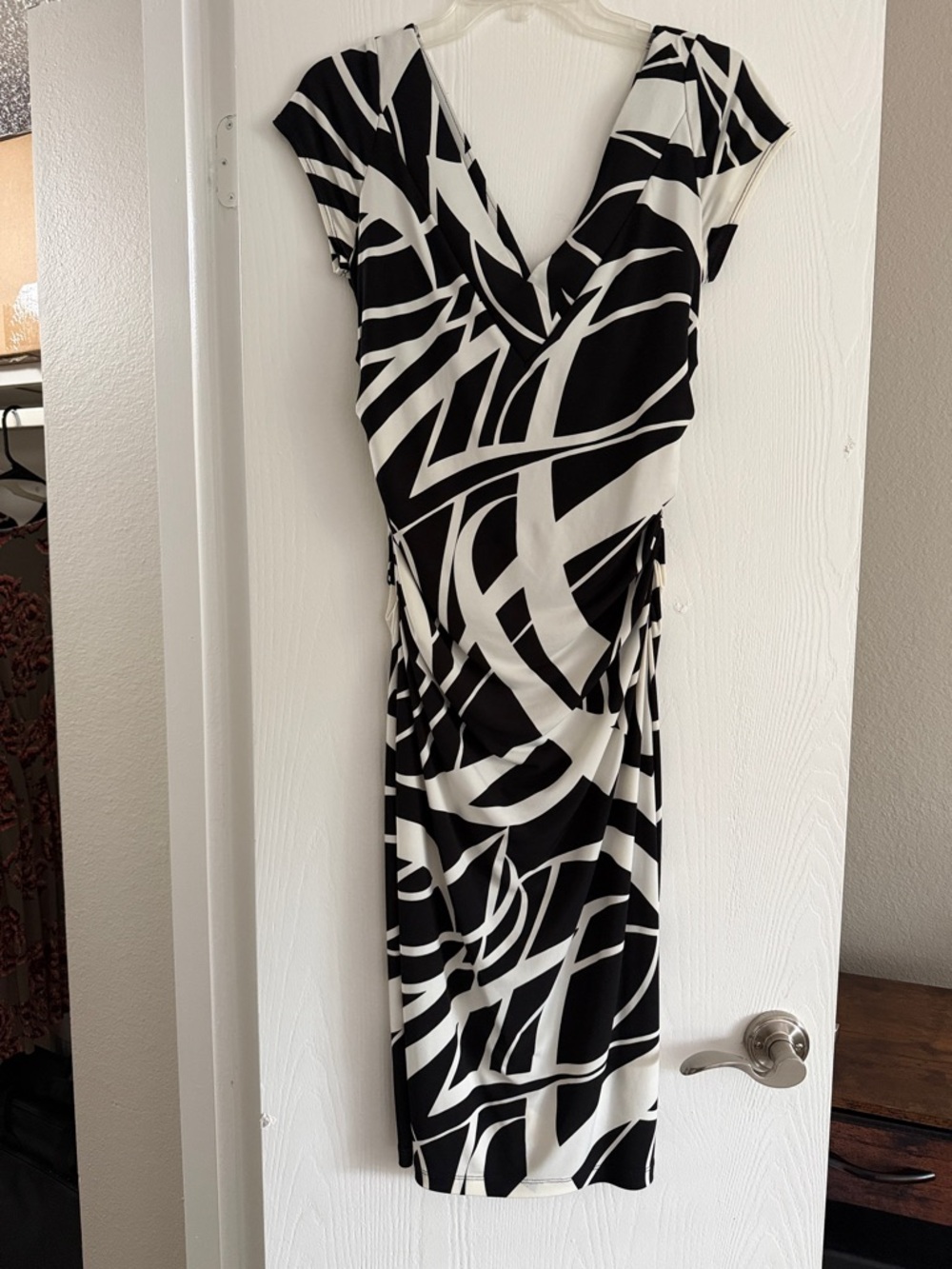 Maggy London Black & White Abstract V-Neck Midi Dress